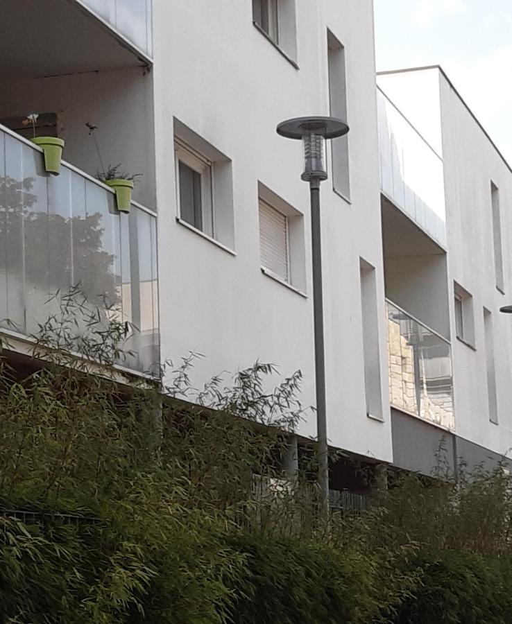 RESIDENCE APPART CENTRE VILLE LORIENT Calme Garage Extérieur photo