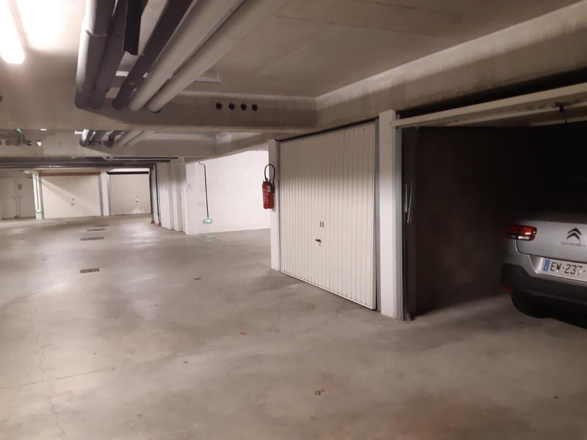 RESIDENCE APPART CENTRE VILLE LORIENT Calme Garage Extérieur photo